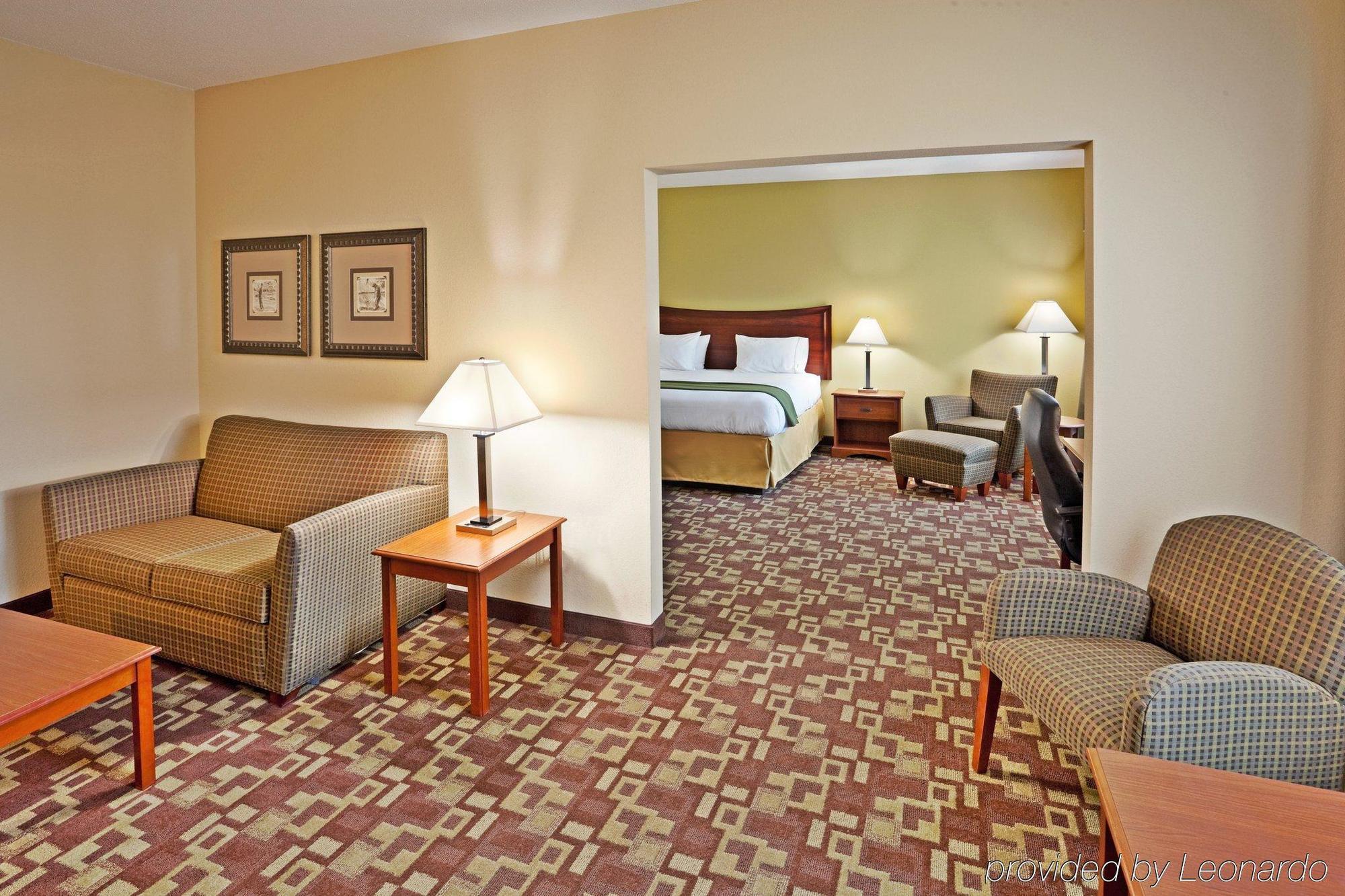 Holiday Inn Express & Suites Southern Pines-Pinehurst Area By Ihg Екстер'єр фото